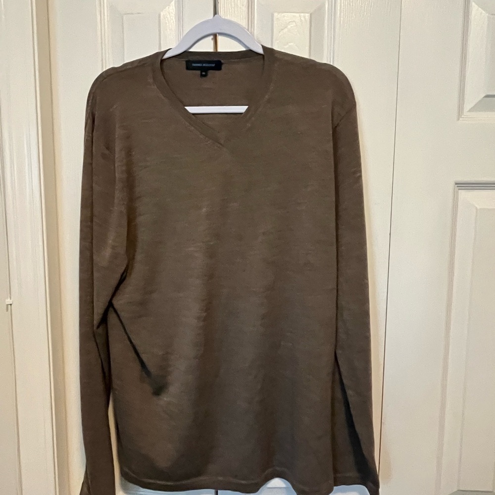 Patrick Assaraf size XL Men's V-Neck Brown Sweater - Classic Lightweight Knit